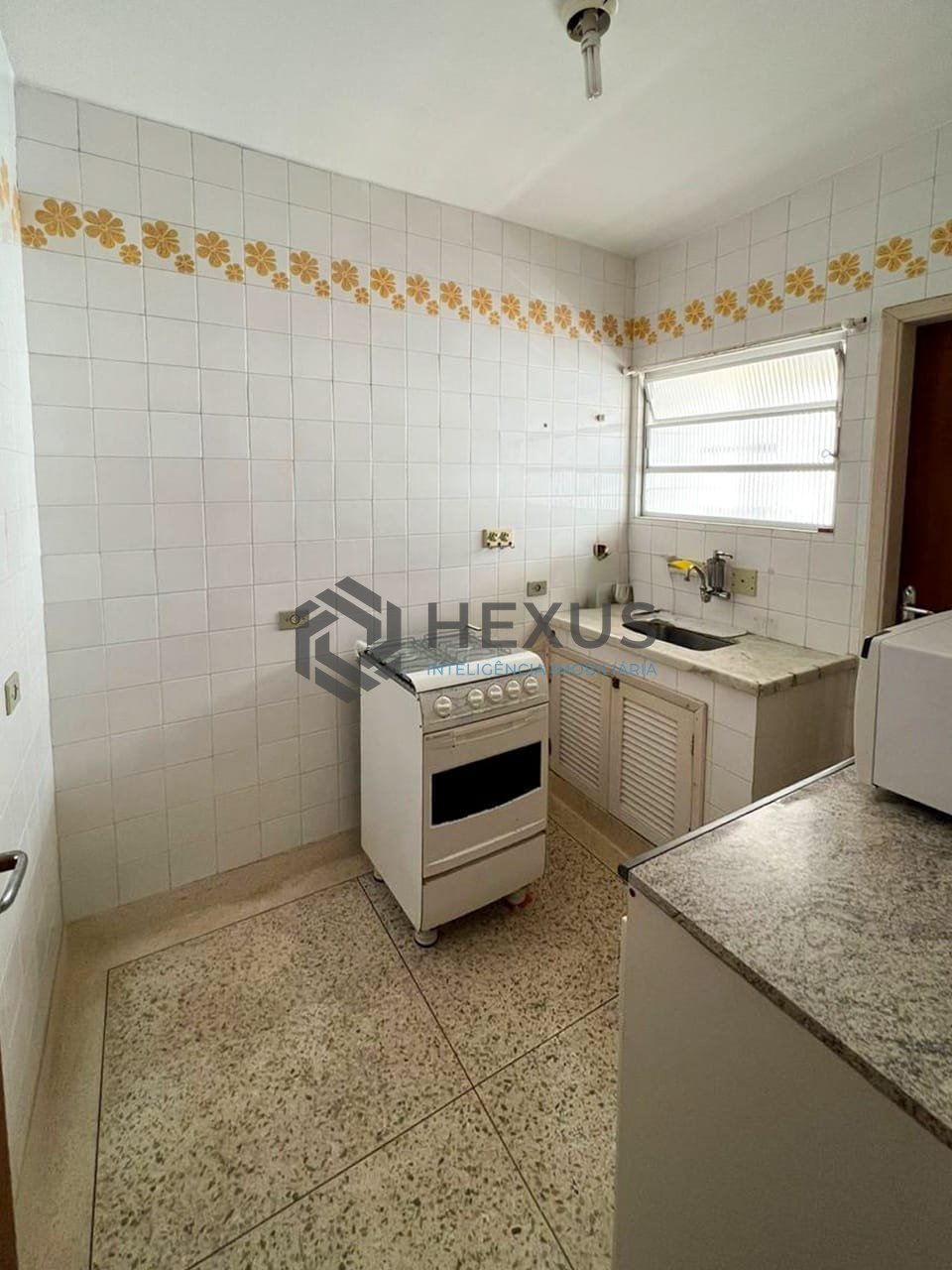 Foto 8 de Apartamento mobiliado a uma quadra da Praia do Tombo, Guaruja