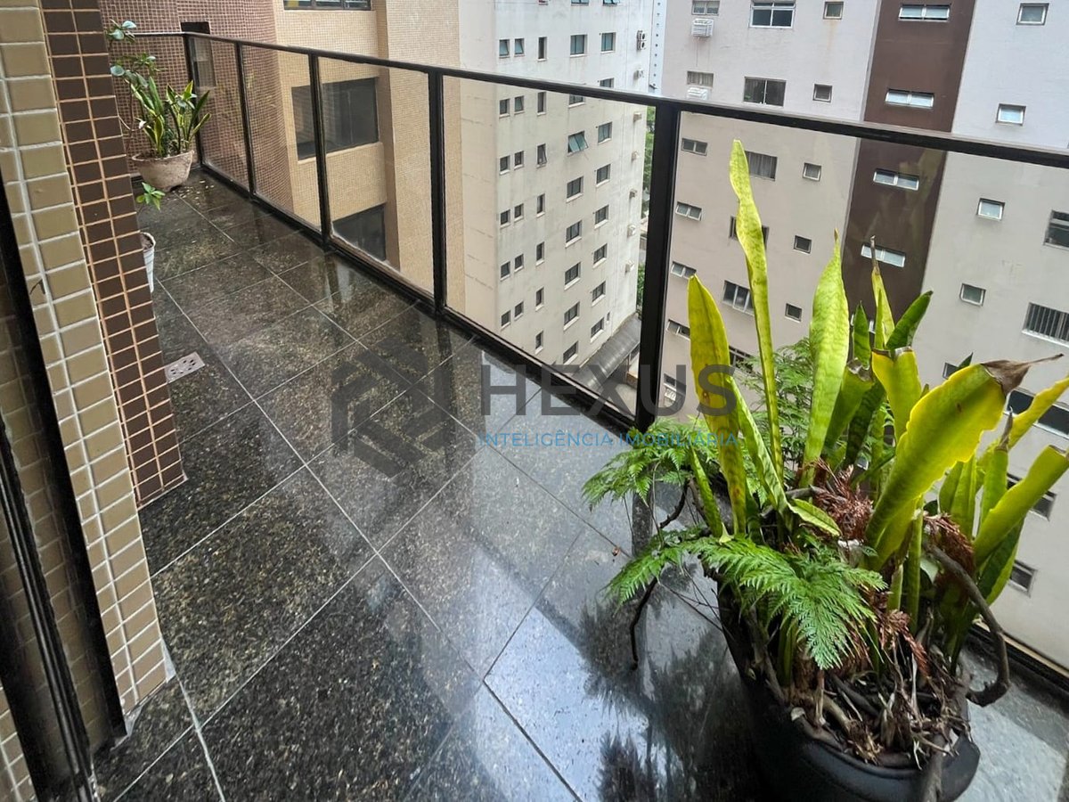Foto 11 de Apartamento com duas varandas a duas quadras da Praia das Pitangueiras, Guaruja