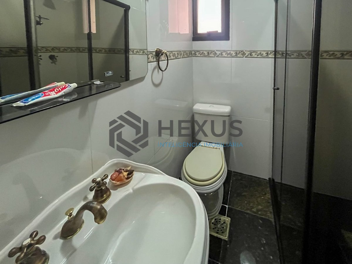 Foto 12 de Apartamento com duas varandas a duas quadras da Praia das Pitangueiras, Guaruja