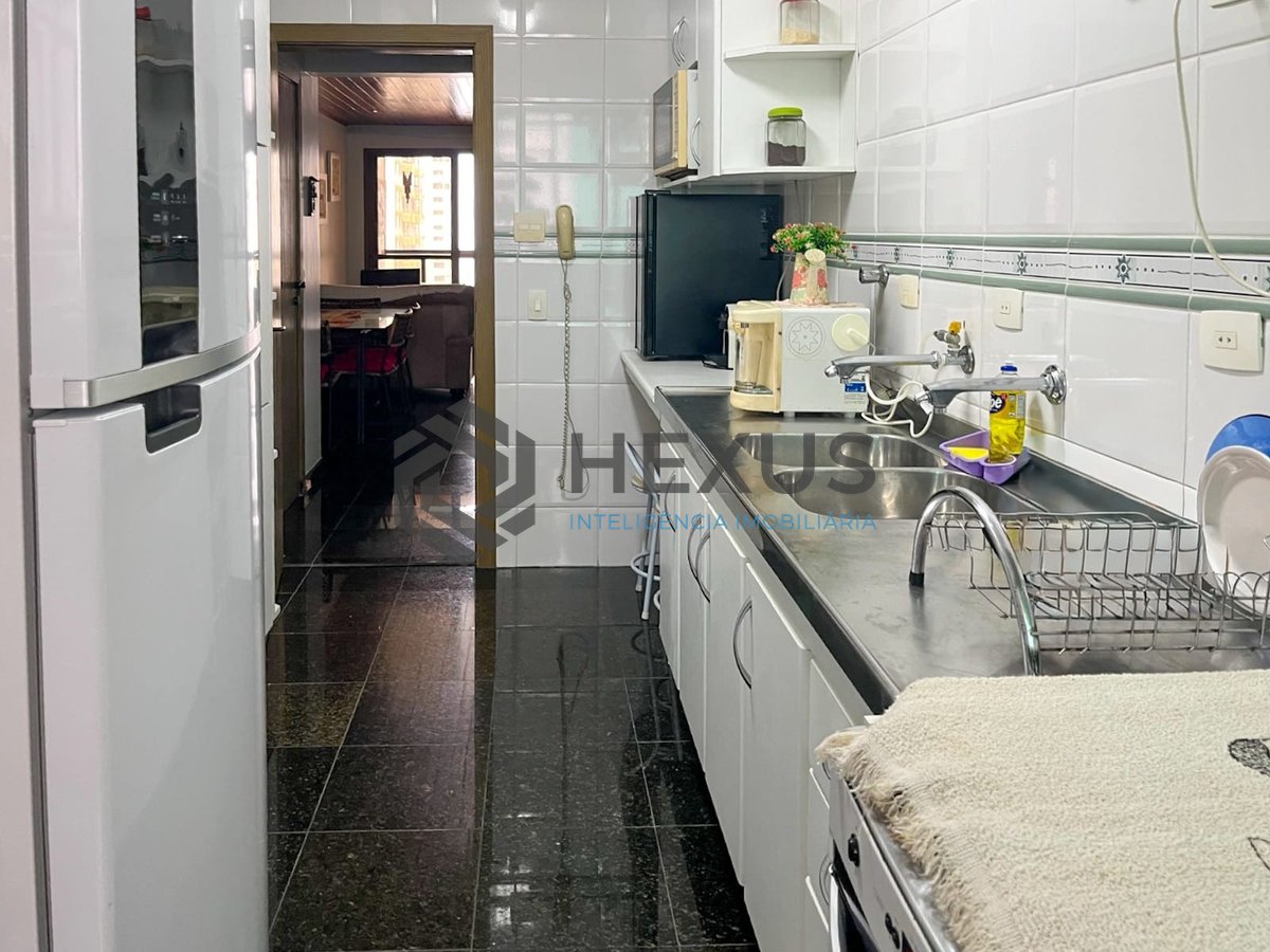Foto 14 de Apartamento com duas varandas a duas quadras da Praia das Pitangueiras, Guaruja