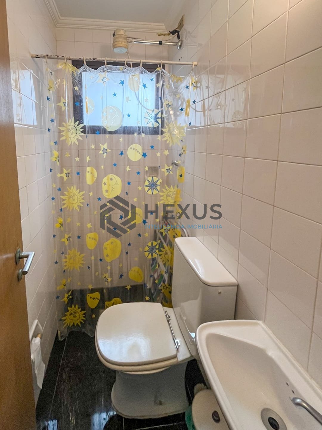 Foto 17 de Apartamento com duas varandas a duas quadras da Praia das Pitangueiras, Guaruja