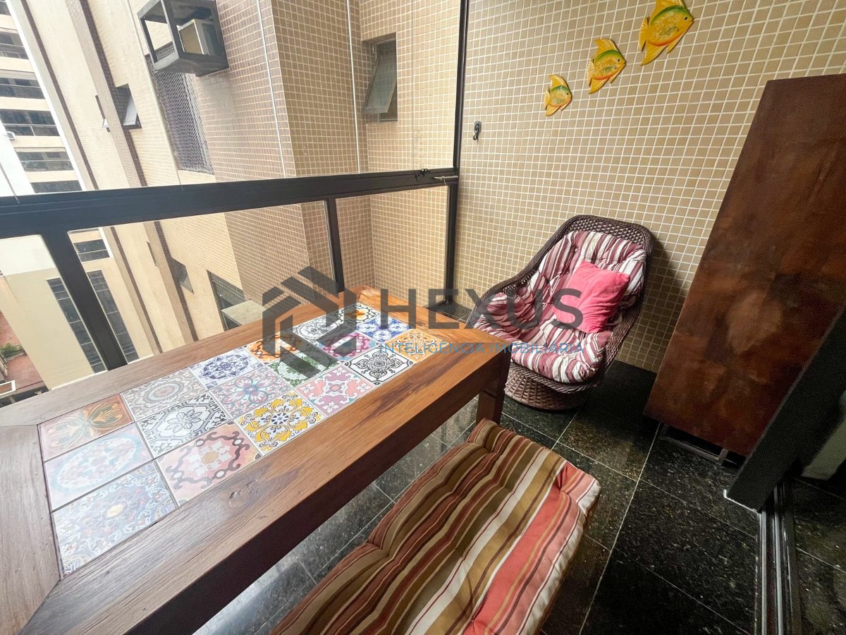 Foto 6 de Apartamento com duas varandas a duas quadras da Praia das Pitangueiras, Guaruja