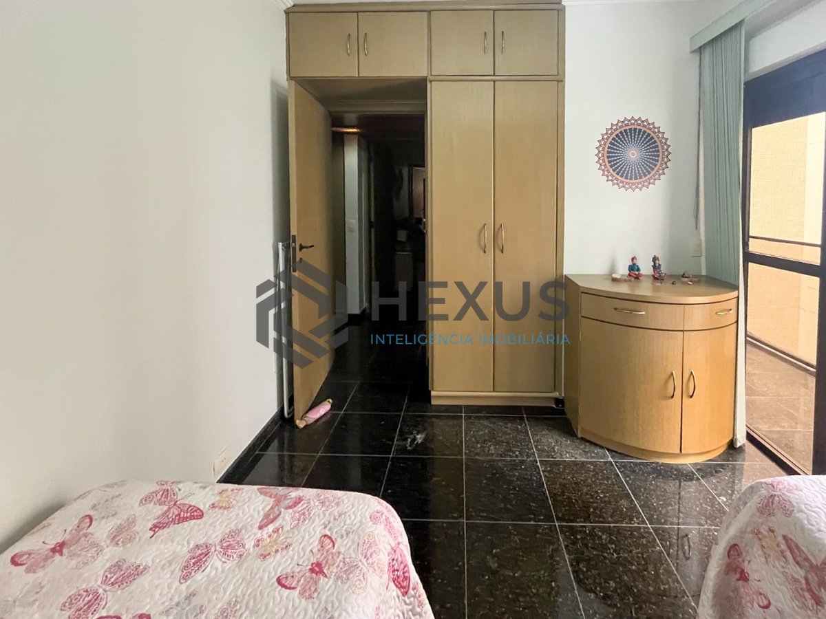 Foto 10 de Apartamento com duas varandas a duas quadras da Praia das Pitangueiras, Guaruja
