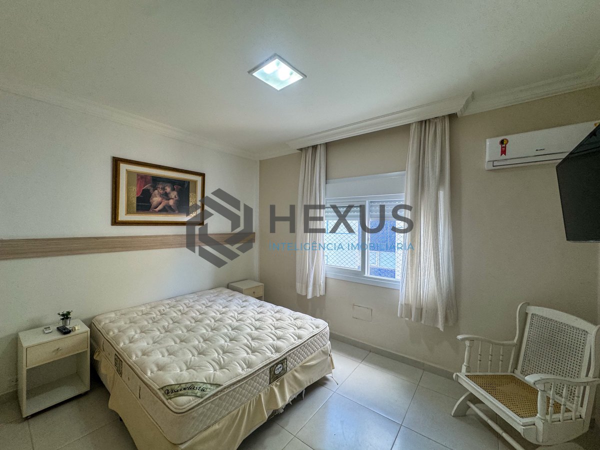 Foto 15 de Apartamento frente mar com varanda na Praia das Pitangueiras, Guaruja