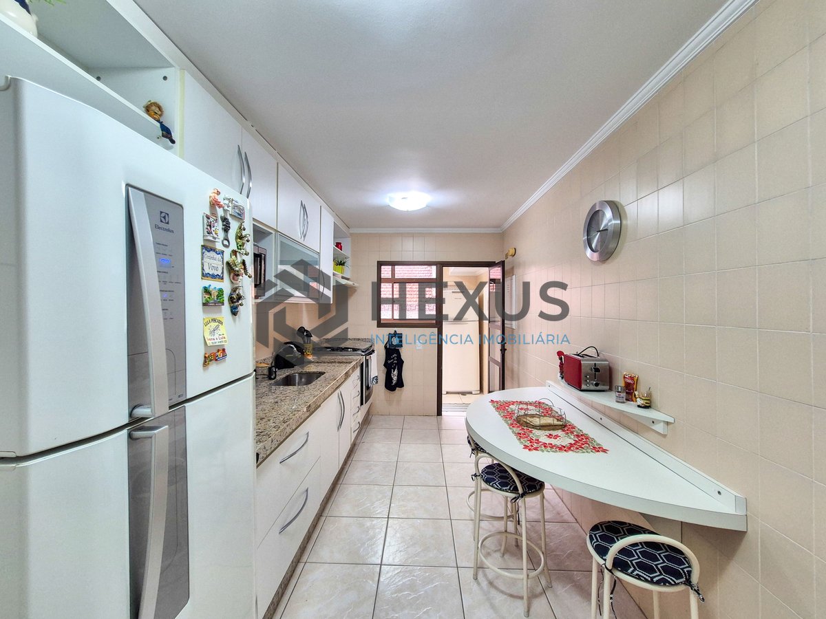 Foto 27 de Apartamento com varanda e lazer na Praia das Pitangueiras, Guaruja