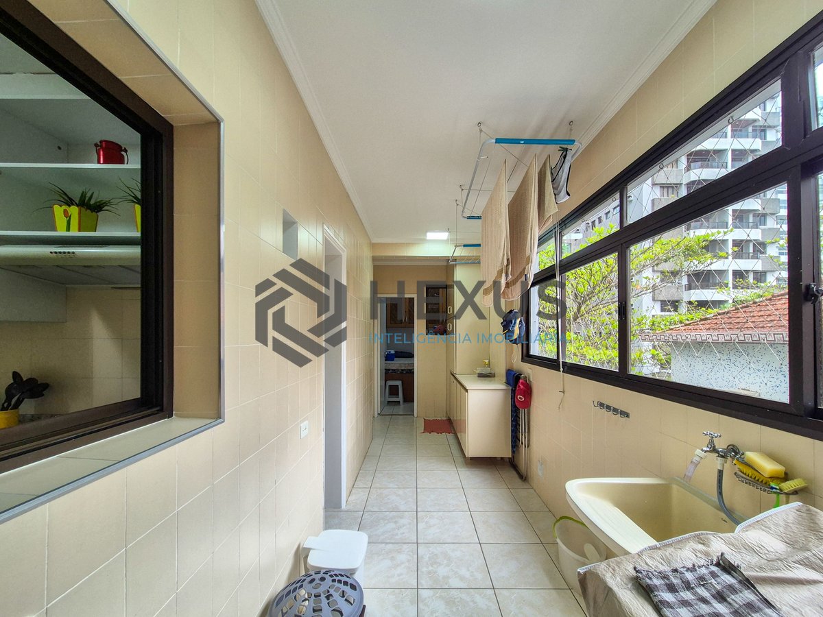 Foto 29 de Apartamento com varanda e lazer na Praia das Pitangueiras, Guaruja