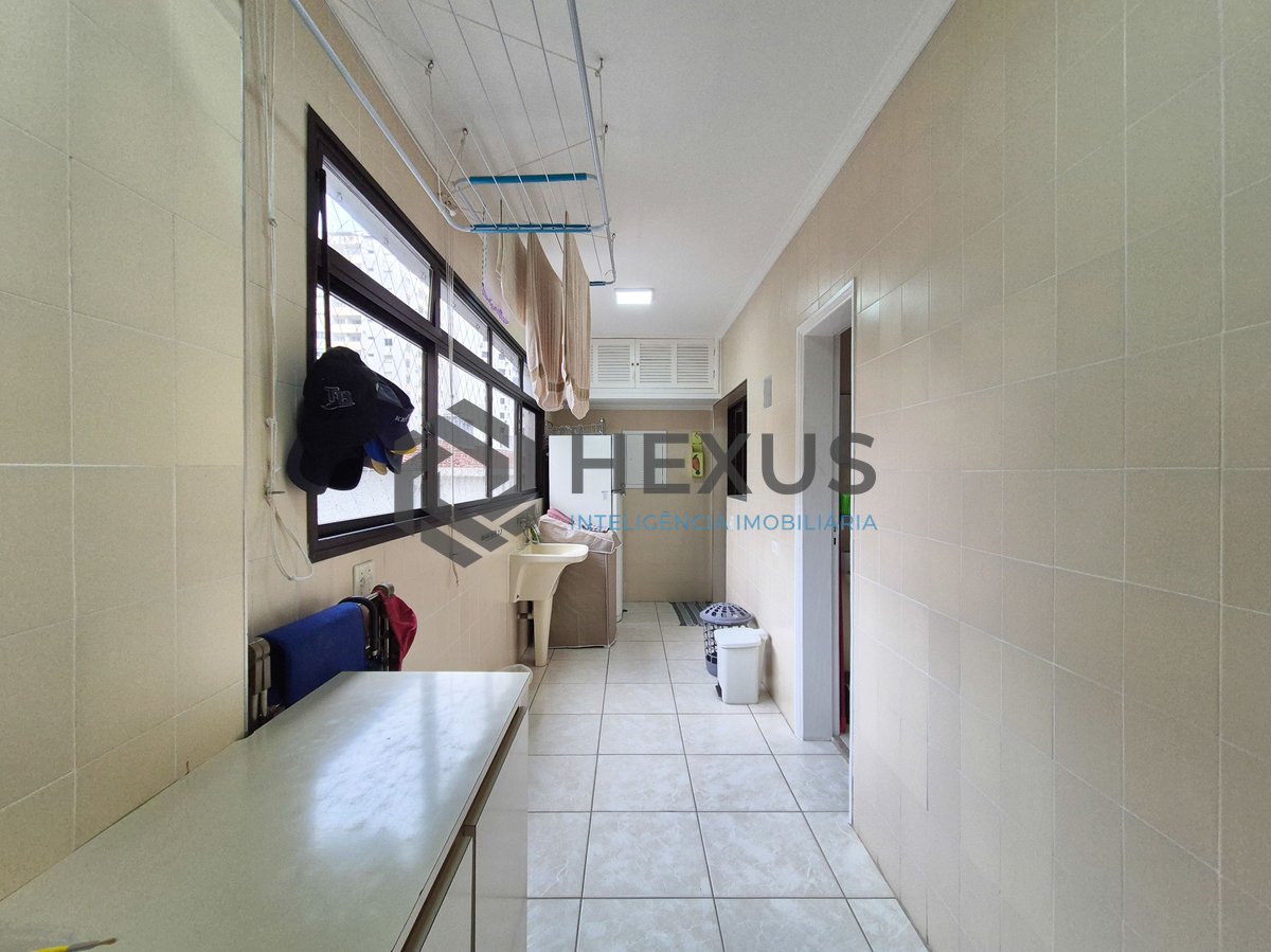 Foto 30 de Apartamento com varanda e lazer na Praia das Pitangueiras, Guaruja