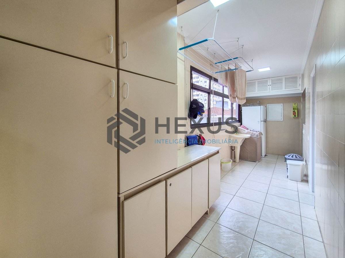 Foto 32 de Apartamento com varanda e lazer na Praia das Pitangueiras, Guaruja
