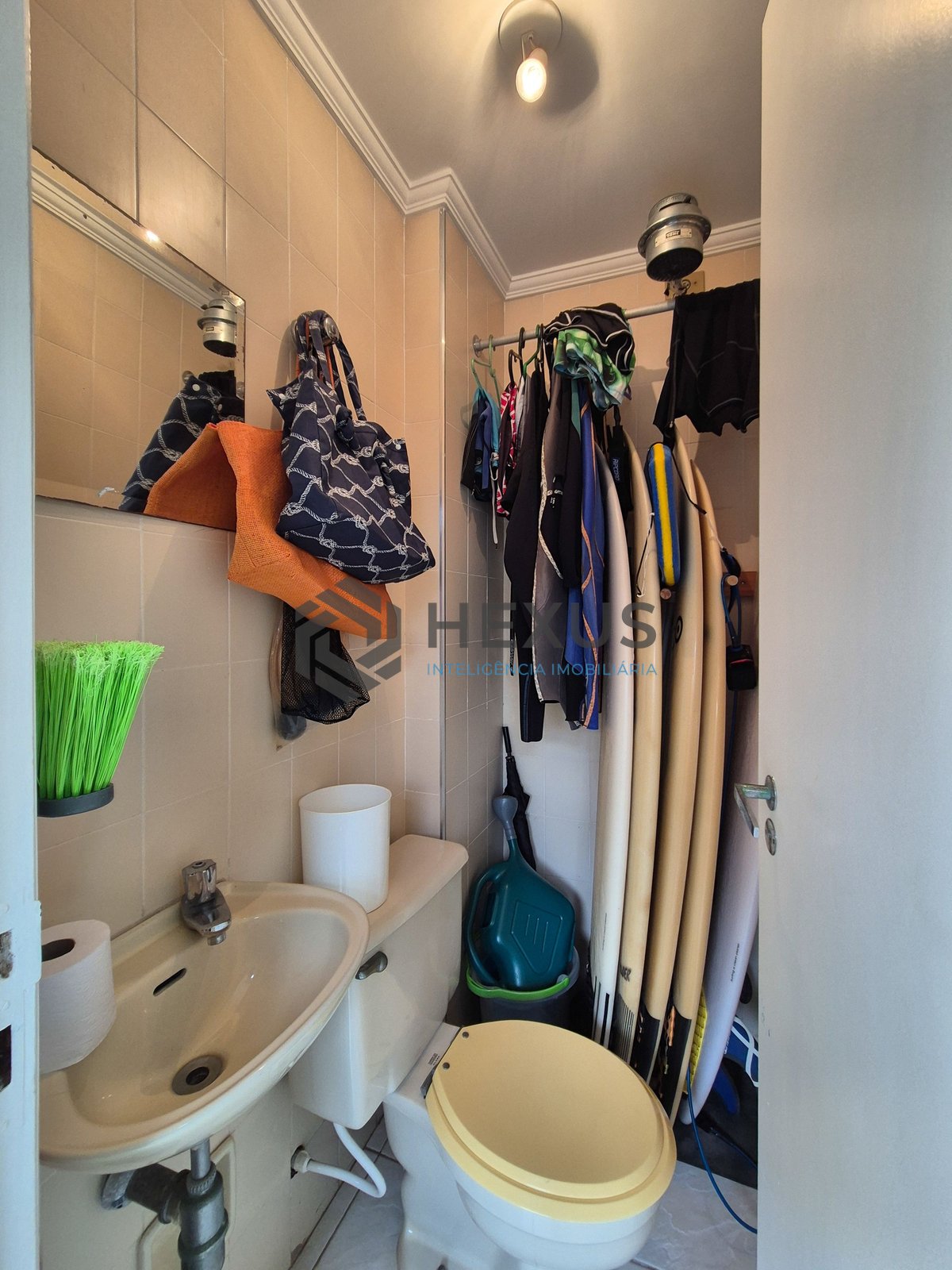 Foto 34 de Apartamento com varanda e lazer na Praia das Pitangueiras, Guaruja