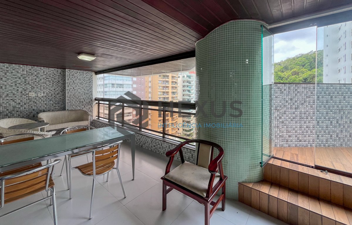 Foto 15 de Apartamento com piscina e churrasqueira na varanda na Praia das Pitangueiras, Guaruja