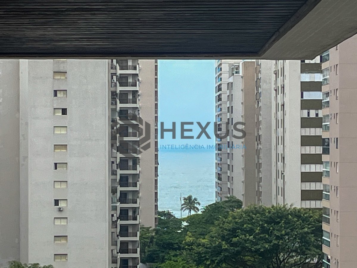 Foto 20 de Apartamento com piscina e churrasqueira na varanda na Praia das Pitangueiras, Guaruja