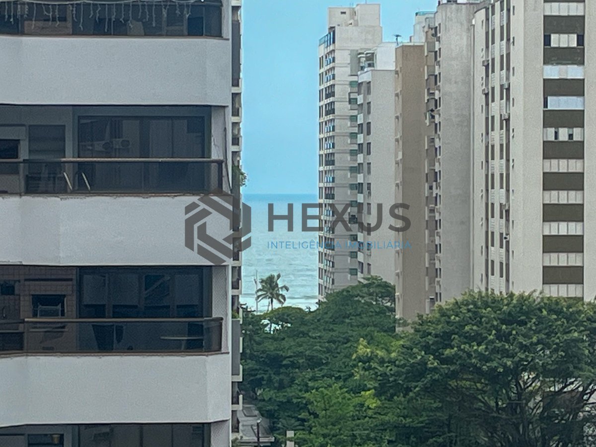 Foto 31 de Apartamento com piscina e churrasqueira na varanda na Praia das Pitangueiras, Guaruja