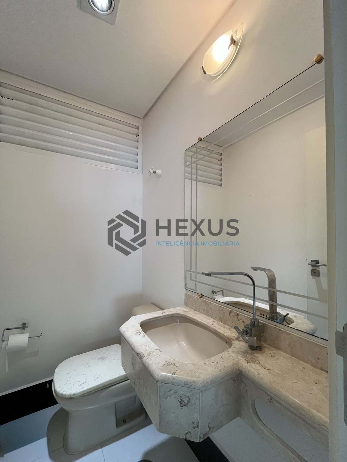 Foto 7 de Apartamento com piscina e churrasqueira na varanda na Praia das Pitangueiras, Guaruja