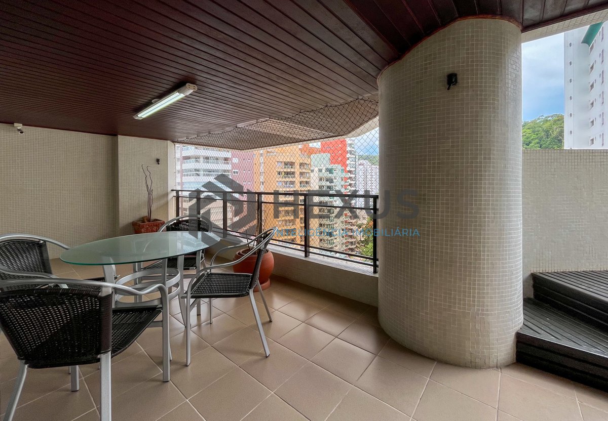 Foto 15 de Apartamento com piscina e churrasqueira na varanda na Praia das Pitangueiras, Guaruja