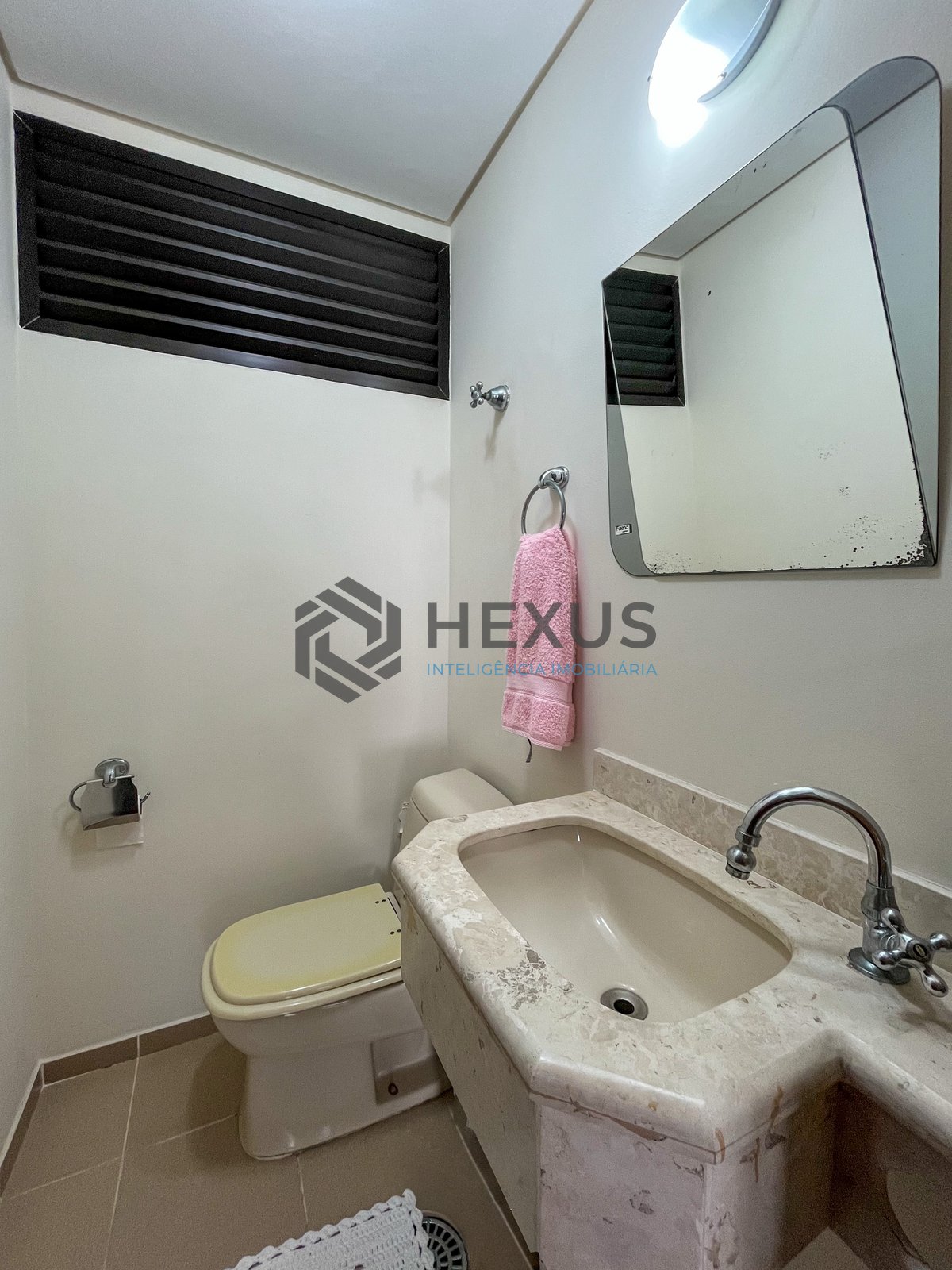 Foto 21 de Apartamento com piscina e churrasqueira na varanda na Praia das Pitangueiras, Guaruja