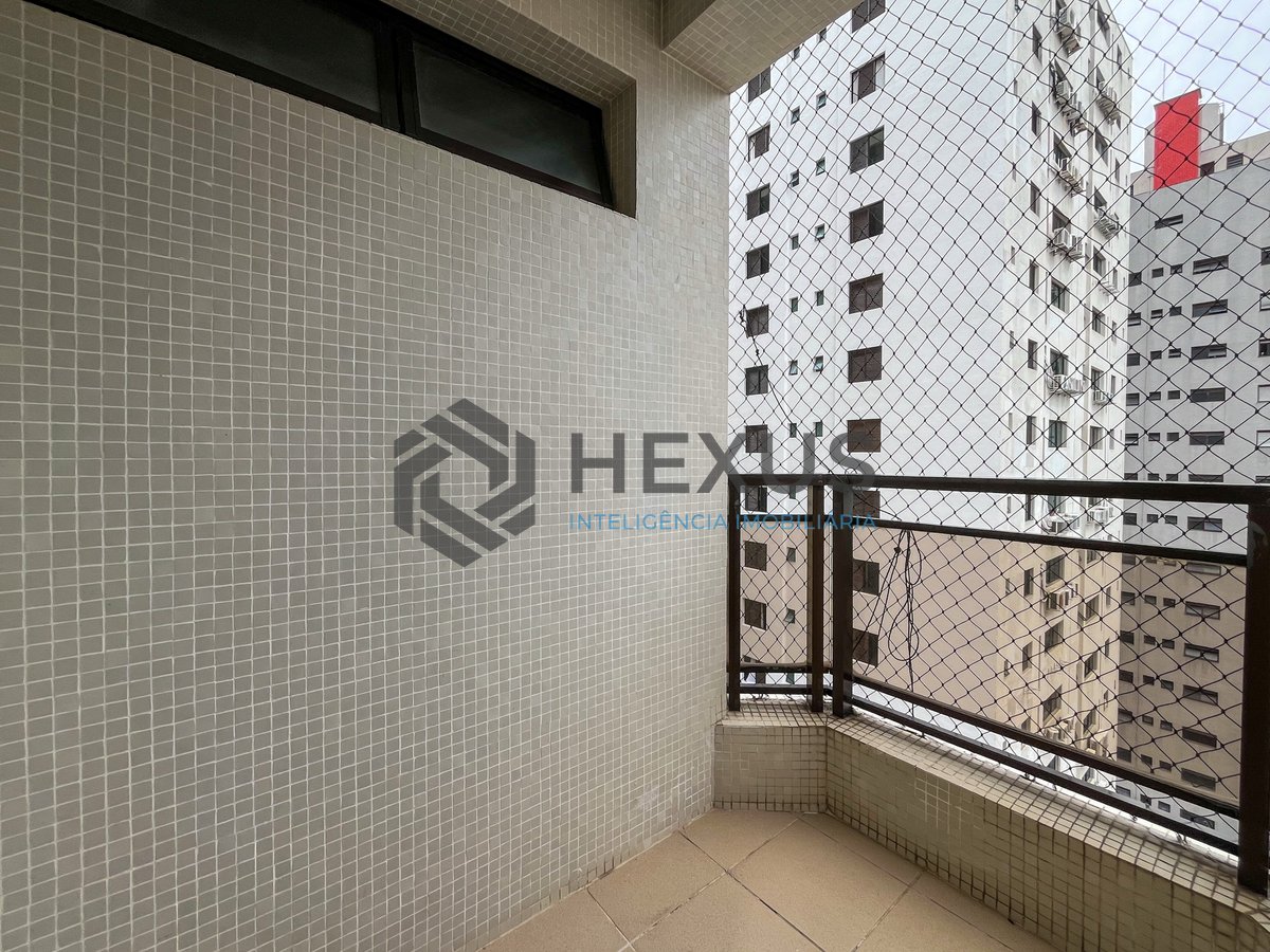 Foto 35 de Apartamento com piscina e churrasqueira na varanda na Praia das Pitangueiras, Guaruja