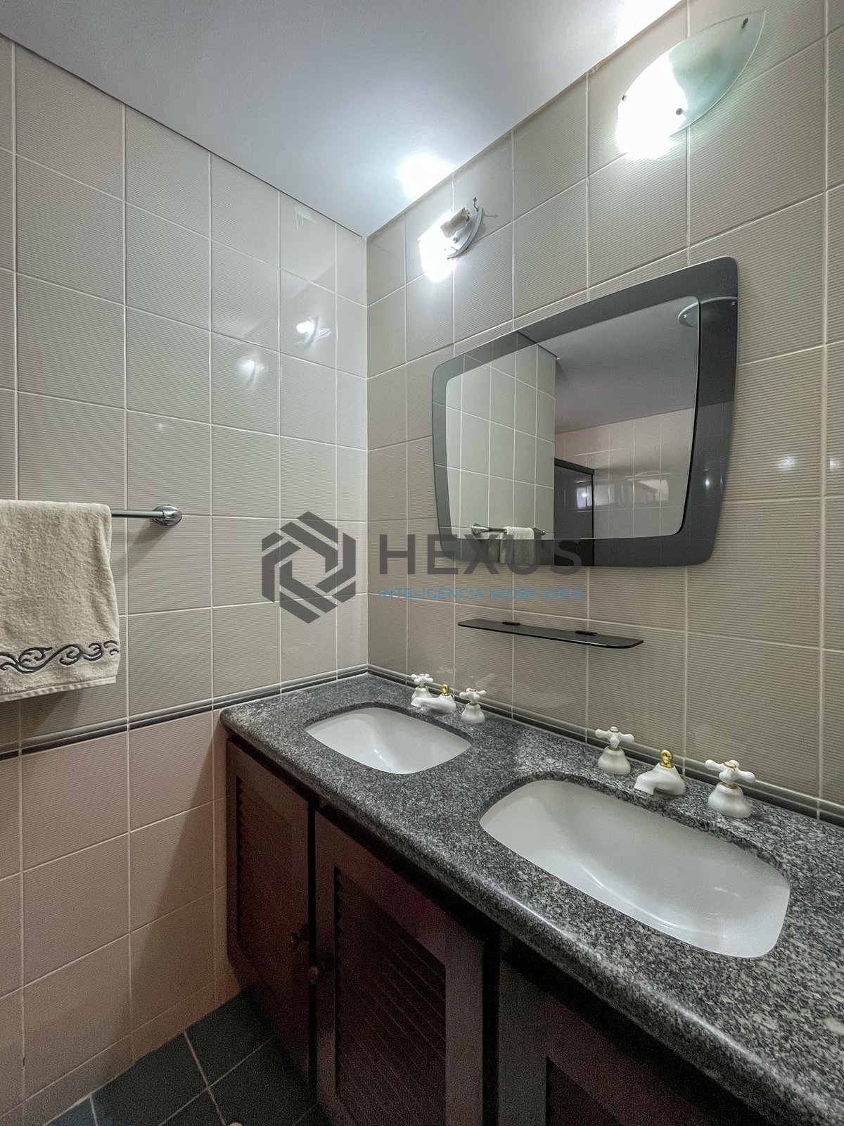 Foto 36 de Apartamento com piscina e churrasqueira na varanda na Praia das Pitangueiras, Guaruja