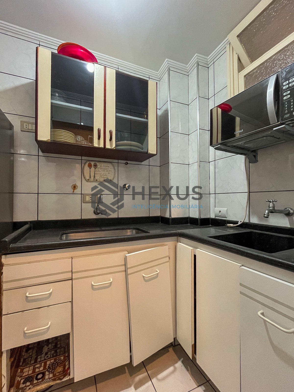 Foto 6 de Apartamento com custo baixo a uma quadra da Praia das Pitangueiras, Guaruja