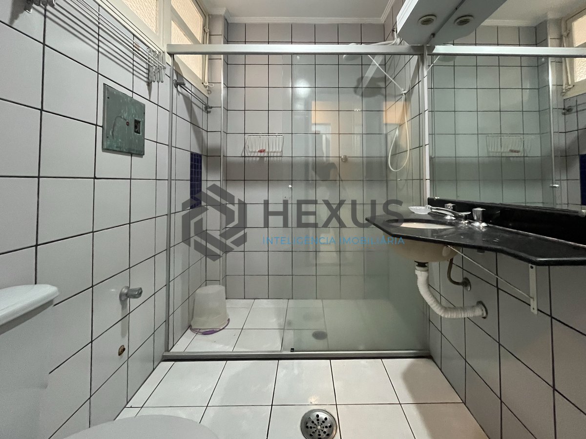 Foto 9 de Apartamento com custo baixo a uma quadra da Praia das Pitangueiras, Guaruja