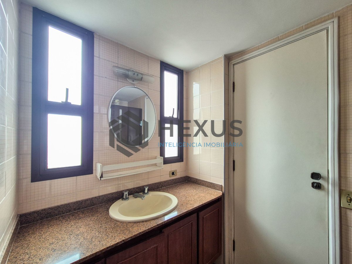 Foto 23 de Apartamento com varanda e lazer na Praia das Pitangueiras, Guaruja
