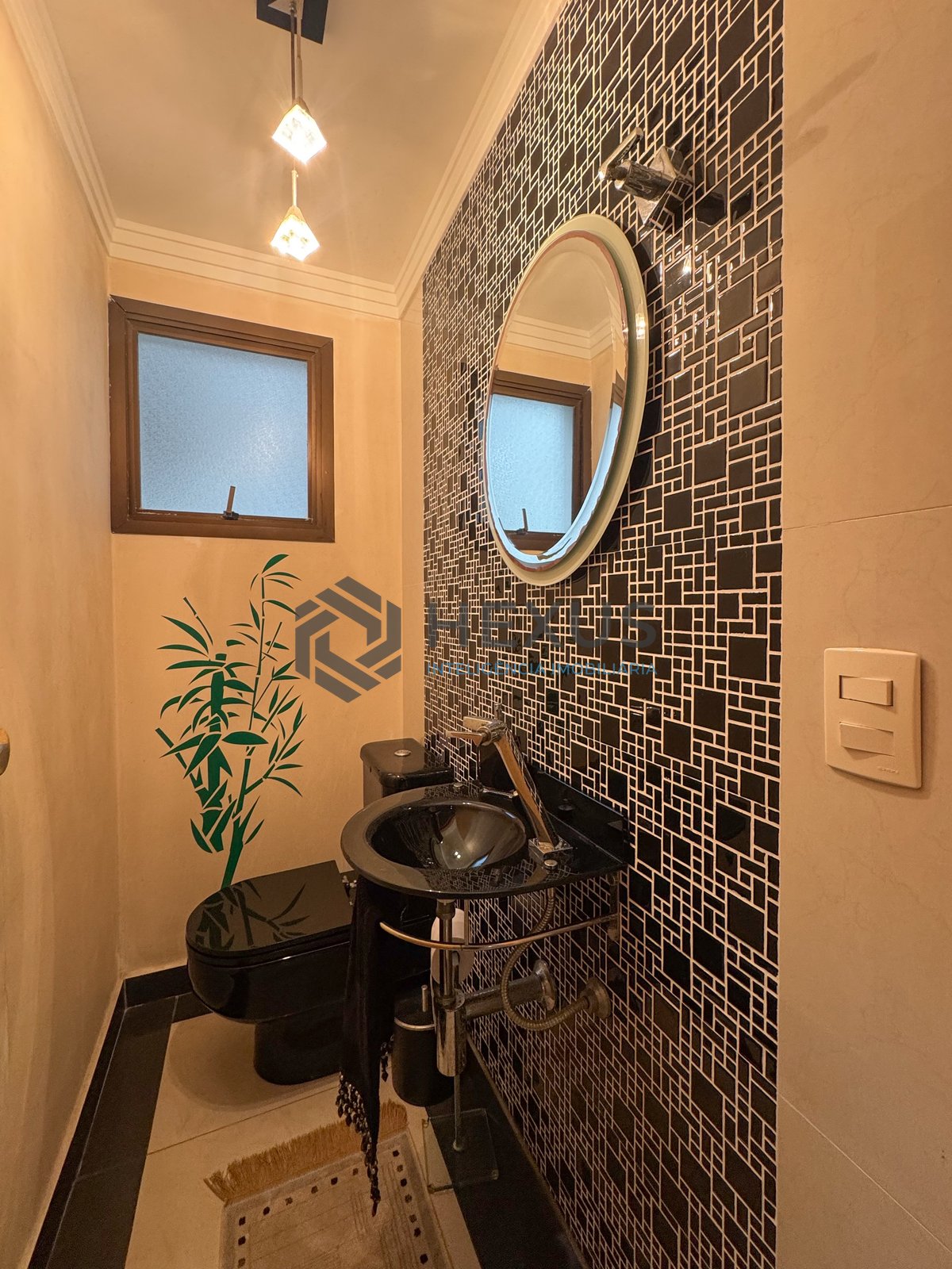 Foto 13 de Apartamento reformado com varanda e lazer a uma quadra da Praia das Pitangueiras, Guaruja