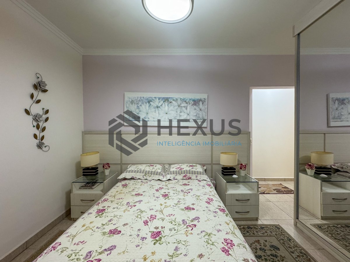 Foto 16 de Apartamento reformado com varanda e lazer a uma quadra da Praia das Pitangueiras, Guaruja