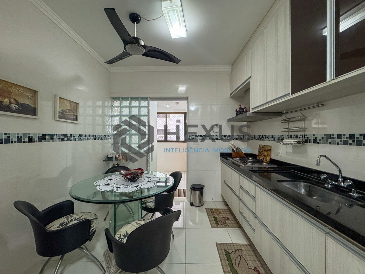 Foto 27 de Apartamento reformado com varanda e lazer a uma quadra da Praia das Pitangueiras, Guaruja
