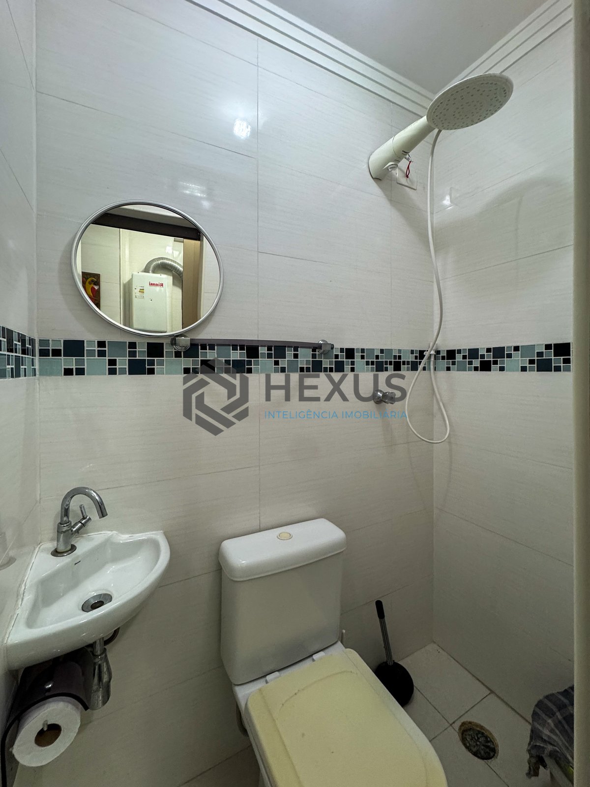 Foto 33 de Apartamento reformado com varanda e lazer a uma quadra da Praia das Pitangueiras, Guaruja