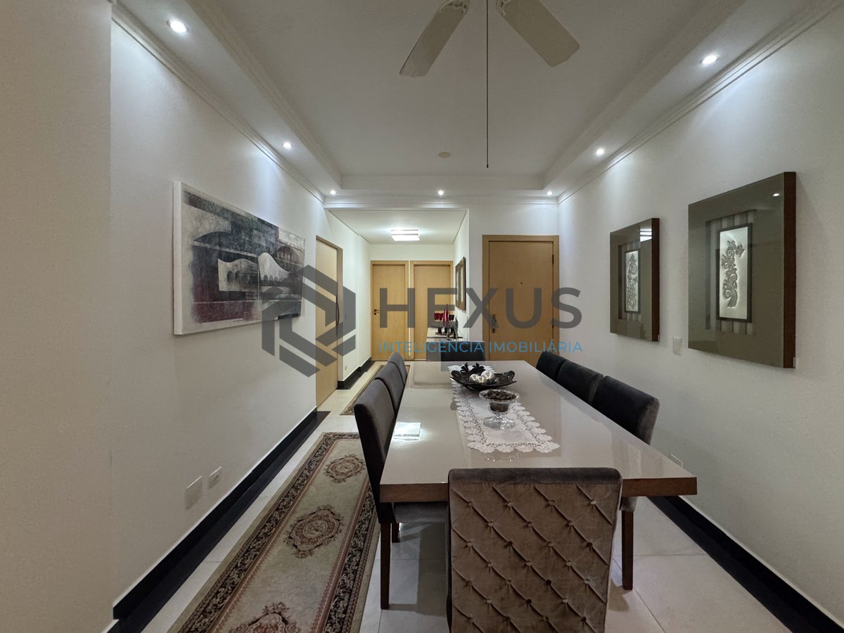 Foto 9 de Apartamento reformado com varanda e lazer a uma quadra da Praia das Pitangueiras, Guaruja