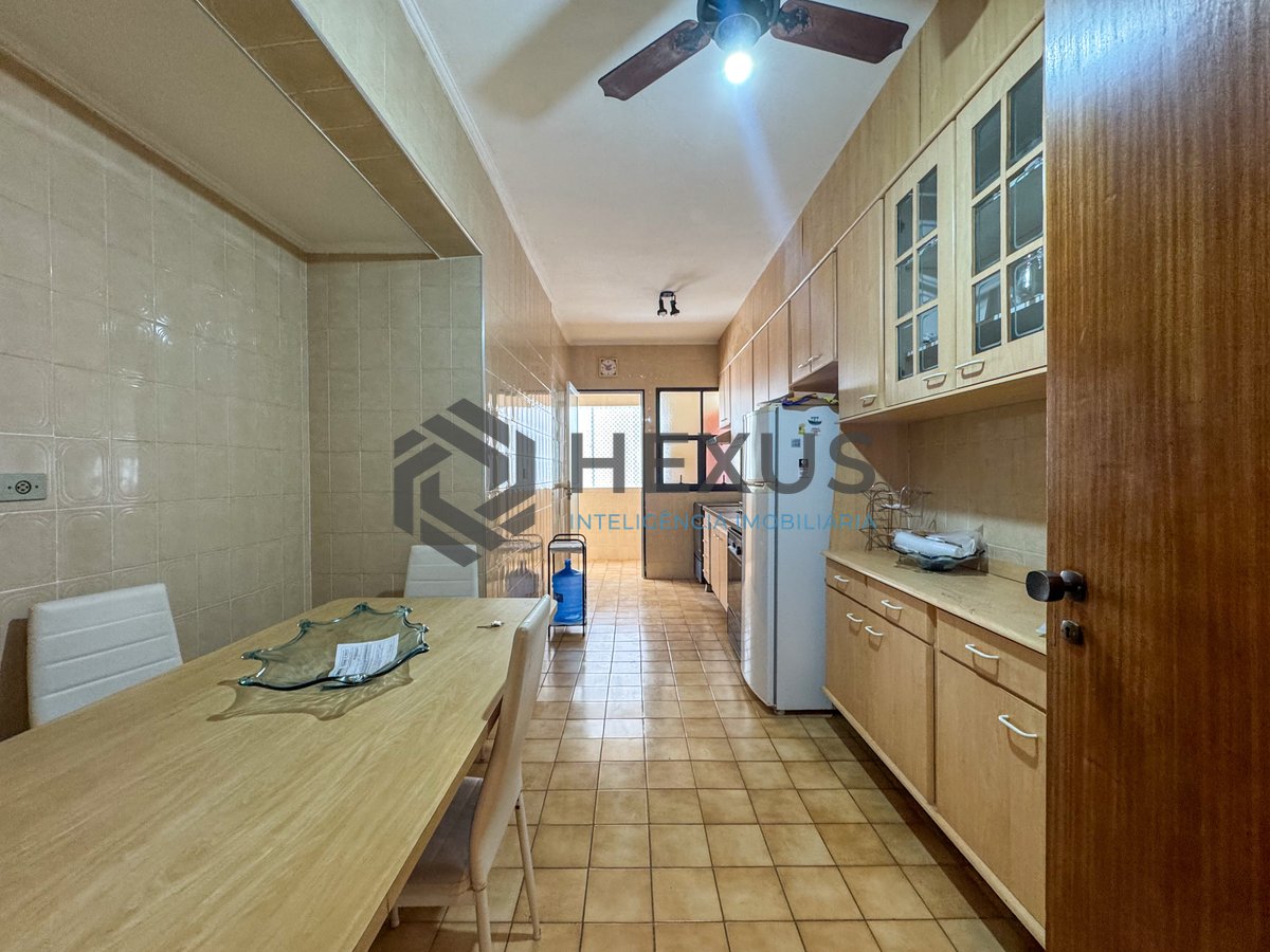 Foto 18 de Apartamento com varanda na beira mar da Praia das Pitangueiras, Guaruja