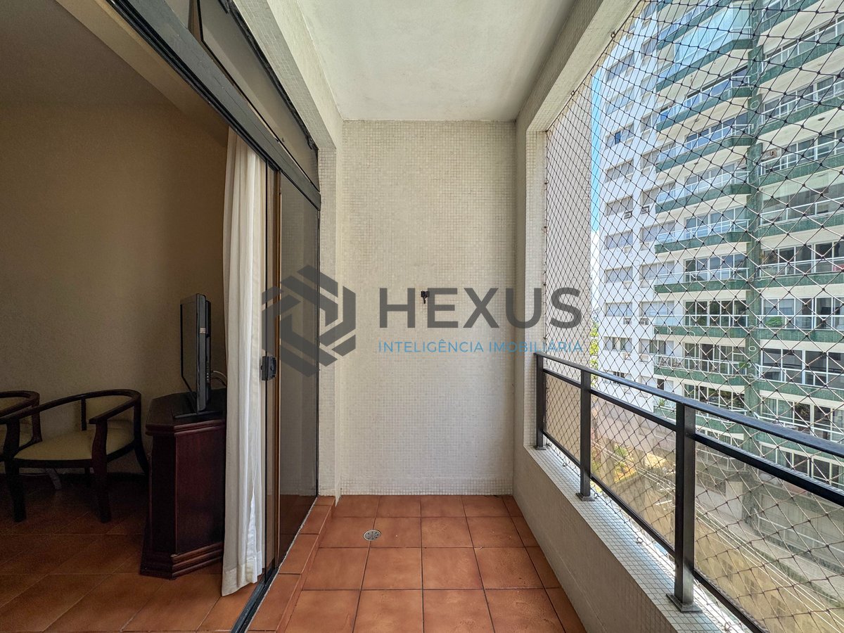 Foto 3 de Apartamento com varanda na beira mar da Praia das Pitangueiras, Guaruja