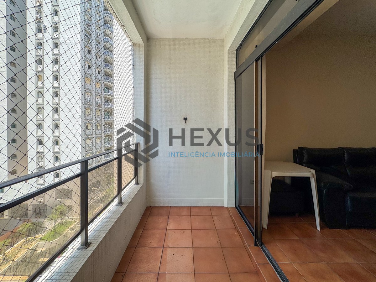 Foto 4 de Apartamento com varanda na beira mar da Praia das Pitangueiras, Guaruja