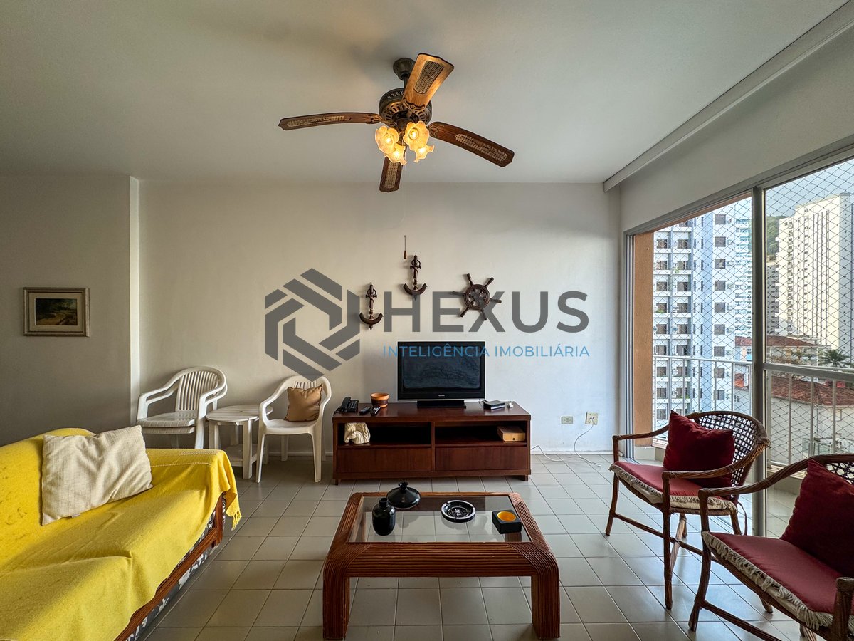 Foto 2 de Apartamento com varanda e lazer a duas quadras da Praia das Pitangueiras, Guaruja