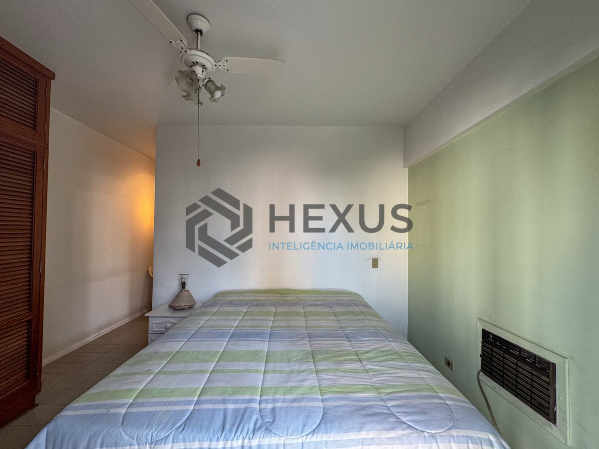 Foto 11 de Apartamento com varanda e lazer a duas quadras da Praia das Pitangueiras, Guaruja