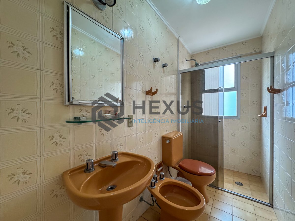 Foto 14 de Apartamento com varanda e lazer a duas quadras da Praia das Pitangueiras, Guaruja