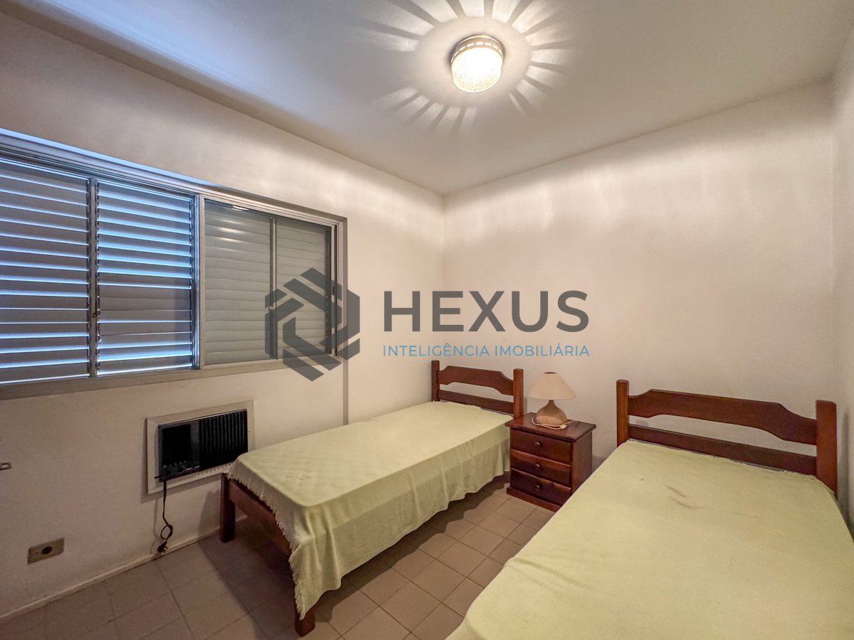 Foto 16 de Apartamento com varanda e lazer a duas quadras da Praia das Pitangueiras, Guaruja