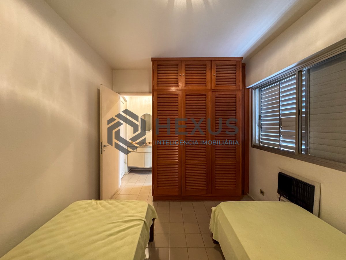Foto 18 de Apartamento com varanda e lazer a duas quadras da Praia das Pitangueiras, Guaruja
