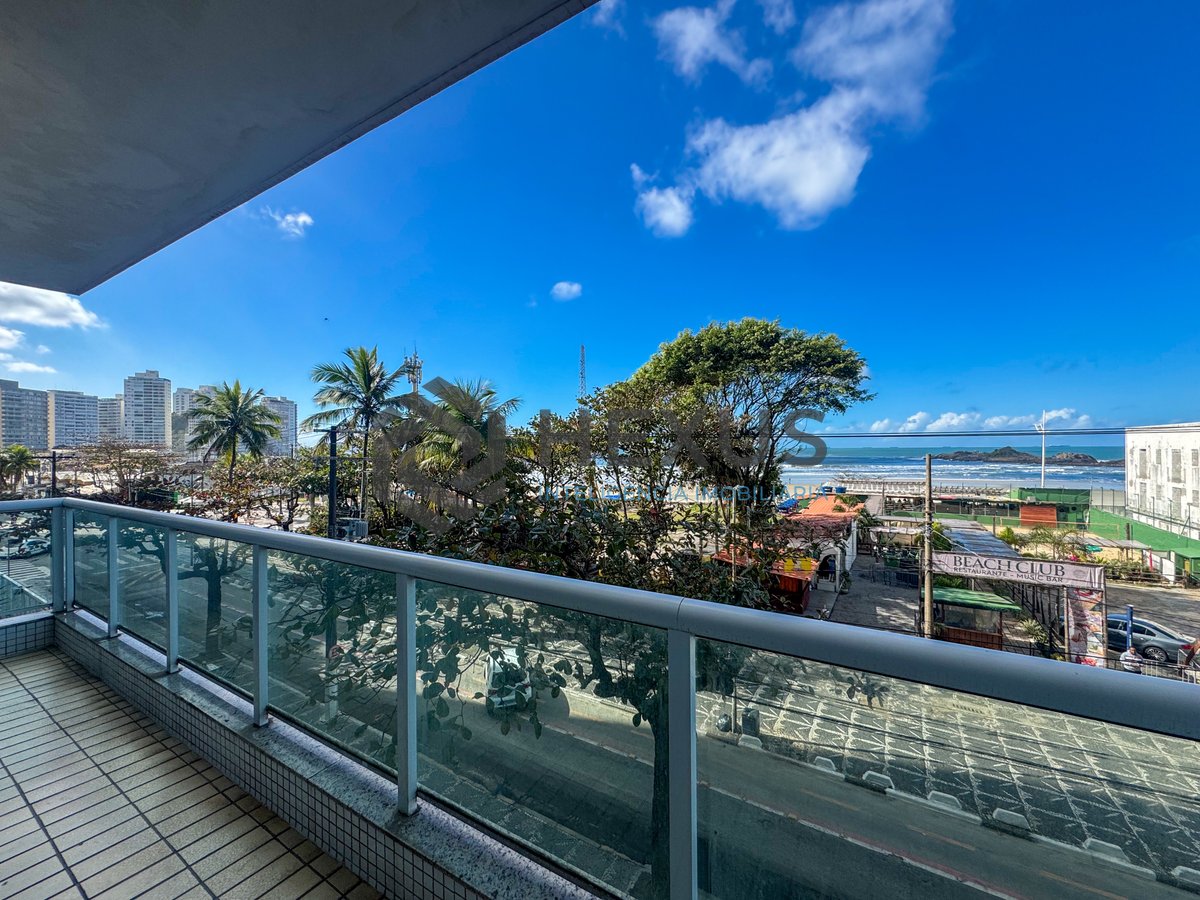 Foto 5 de Apartamento frente mar com varanda vista mar e lazer na Praia das Pitangueiras, Guaruja