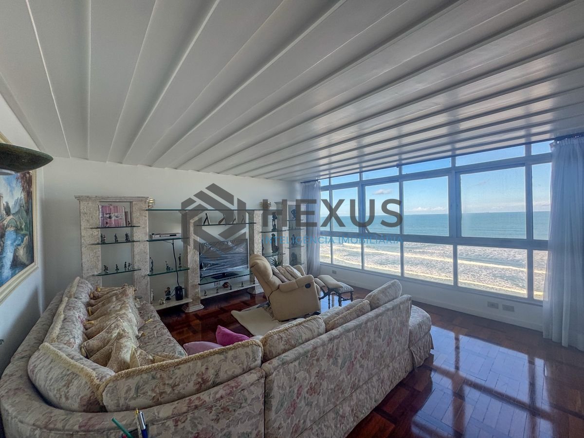 Foto 15 de Apartamento frente mar com varanda vista mar e lazer nas Pitangueiras, Guarujá