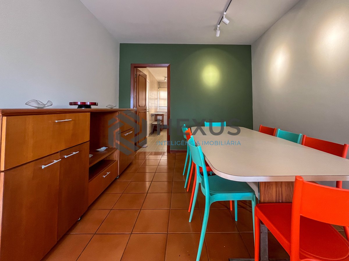 Foto 4 de Apartamento frente mar com varanda vista mar e lazer  na beira mar da Praia das Pitangueiras, Guaruja