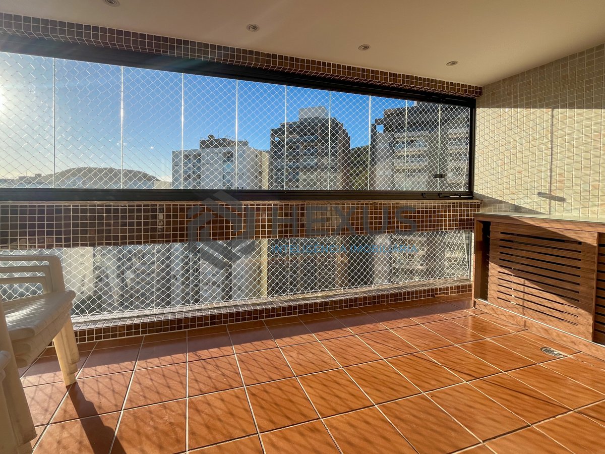 Foto 8 de Apartamento frente mar com varanda vista mar e lazer  na beira mar da Praia das Pitangueiras, Guaruja