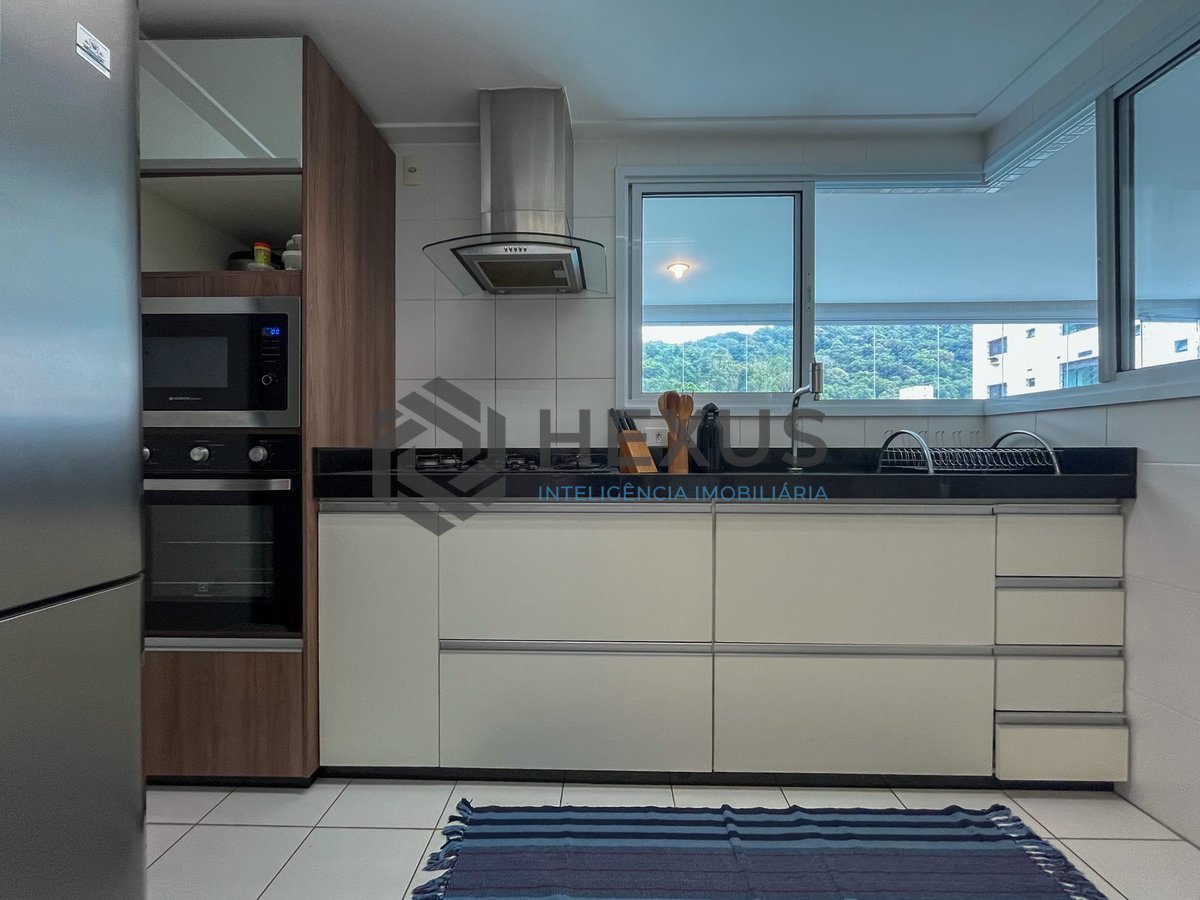 Foto 23 de Apartamento com varanda gourmet e lazer na Praia das Pitangueiras, Guaruja