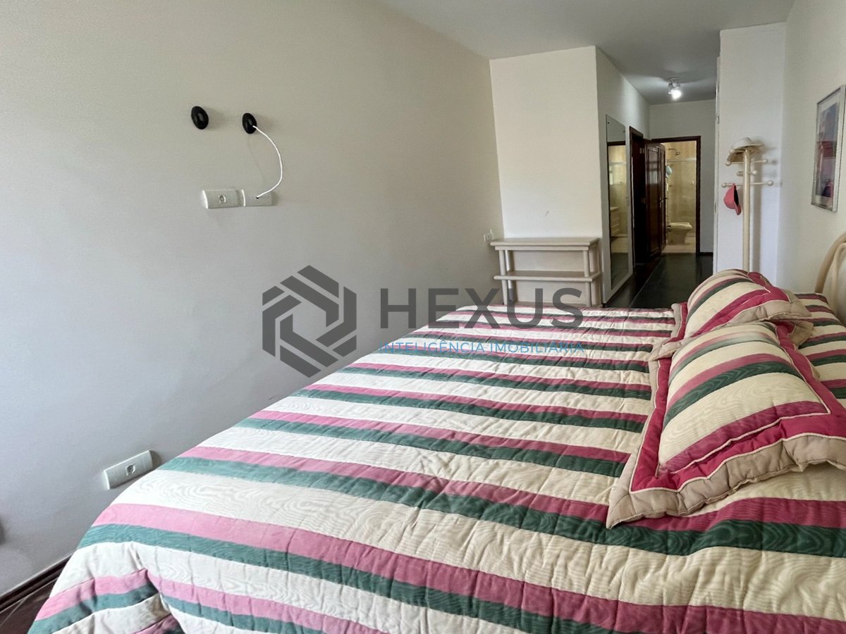Foto 32 de Apartamento frente mar com varanda na Praia das Pitangueiras, Guaruja