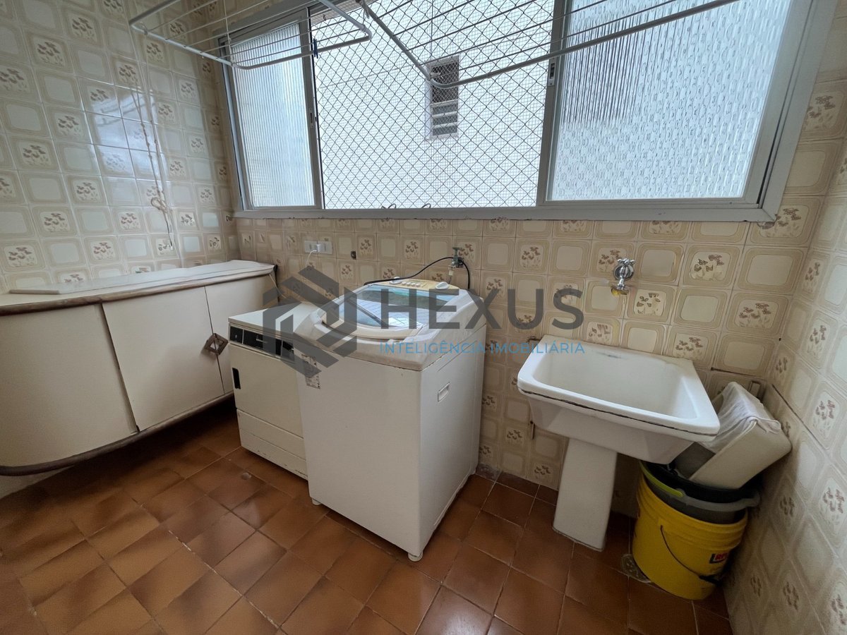 Foto 40 de Apartamento frente mar com varanda na Praia das Pitangueiras, Guaruja