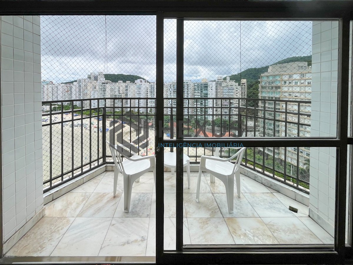 Foto 9 de Apartamento frente mar com varanda na Praia das Pitangueiras, Guaruja