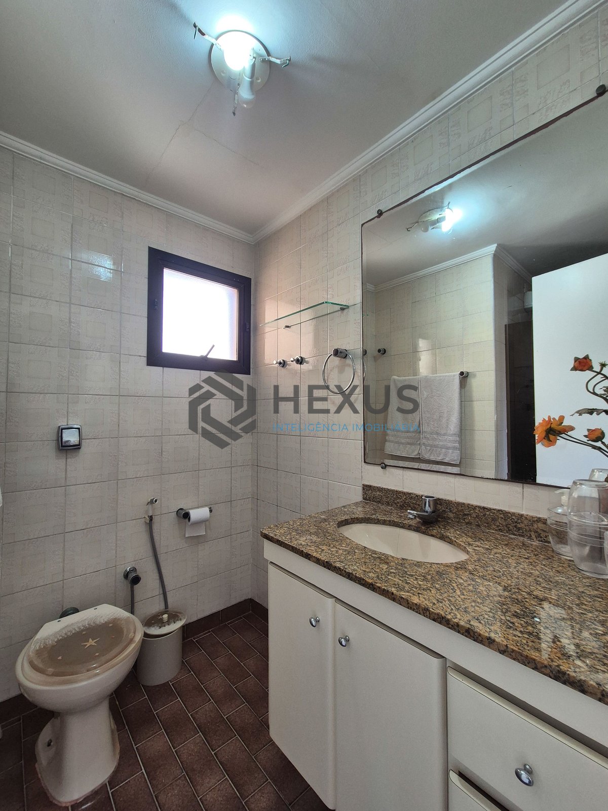 Foto 17 de Apartamento com varanda e lazer na Praia das Pitangueiras, Guaruja