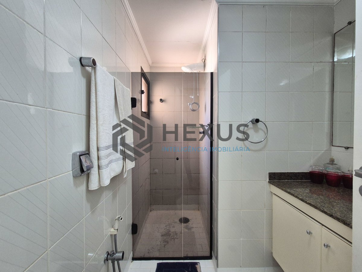 Foto 21 de Apartamento com varanda e lazer na Praia das Pitangueiras, Guaruja