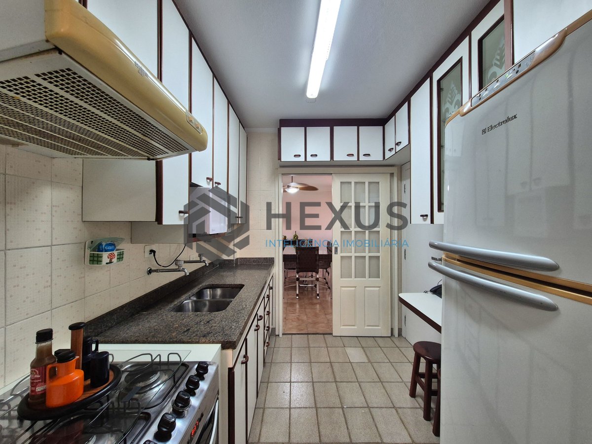 Foto 28 de Apartamento com varanda e lazer na Praia das Pitangueiras, Guaruja