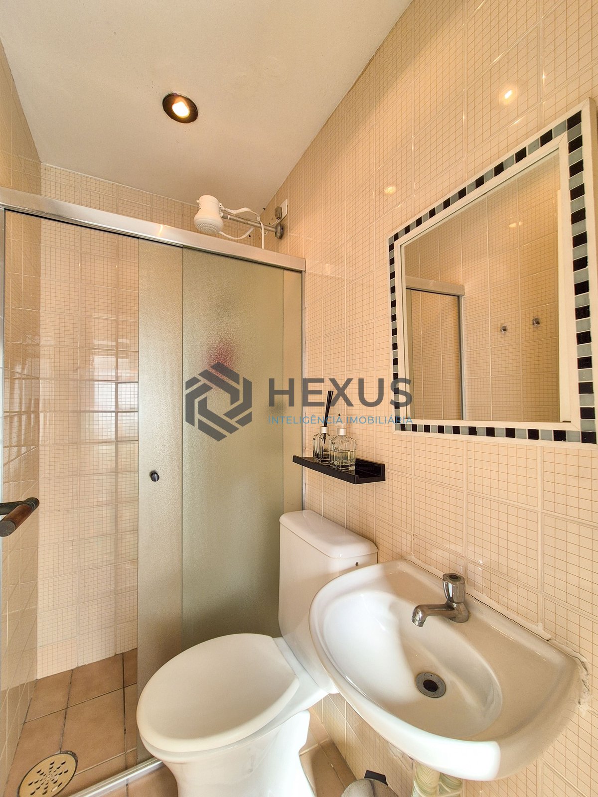 Foto 31 de Apartamento com varanda e lazer na Praia das Pitangueiras, Guaruja