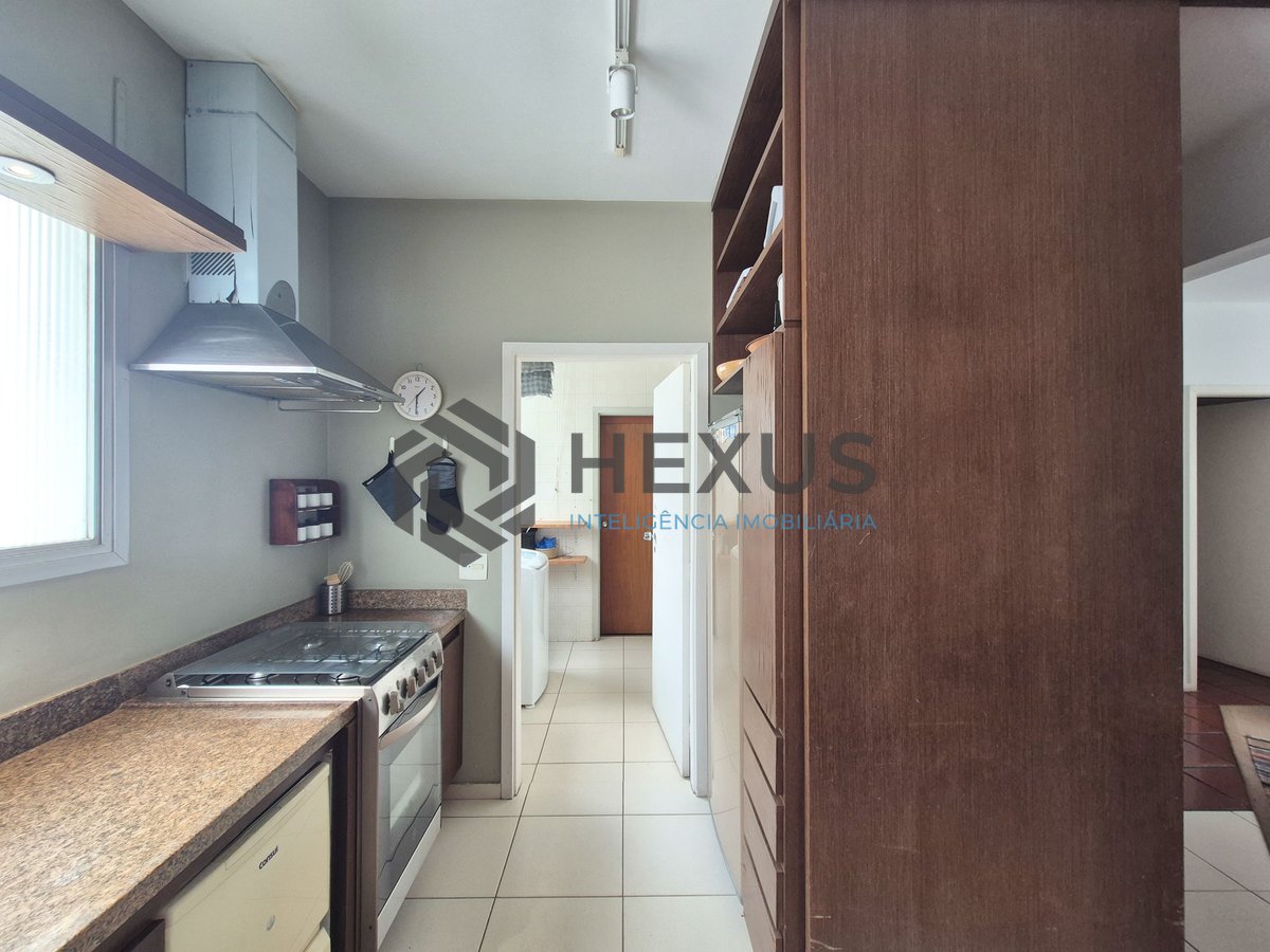 Foto 32 de Apartamento com varanda a duas quadras da Praia das Pitangueiras, Guaruja